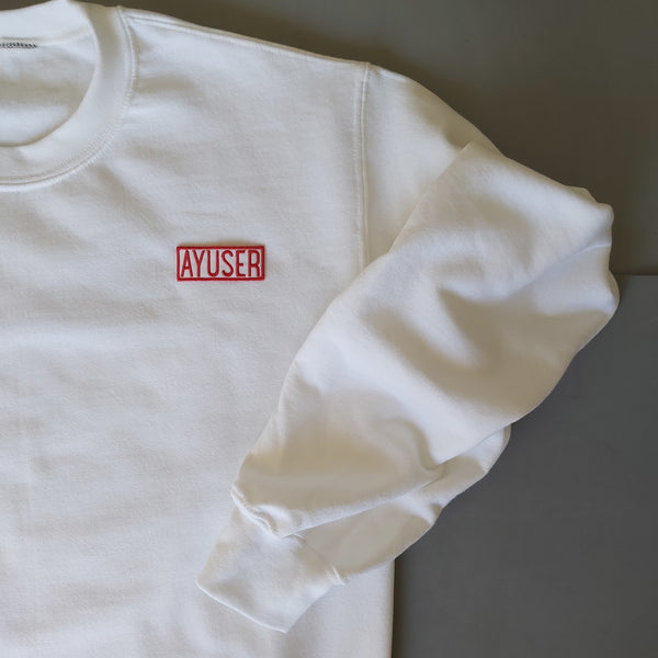 AYUSER Sudadera blanca con parche bordado (borde rojo)