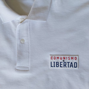 COMUNISMO o LIBERTAD Polo con parche bordado de cuatro colores